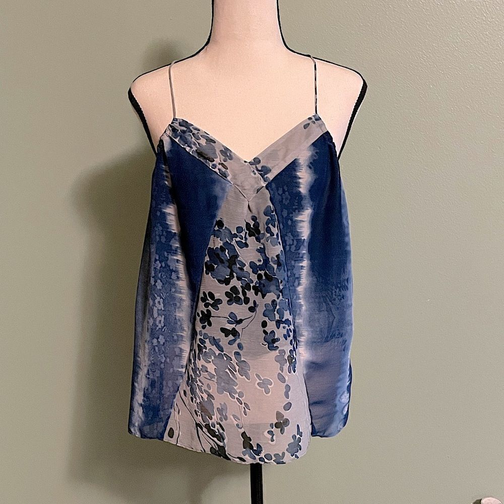 Press Strappy Tank. No Size but Fits a Medium.